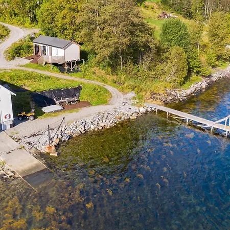 Awesome Apartment In Vestnes With House A Mountain View アパート *